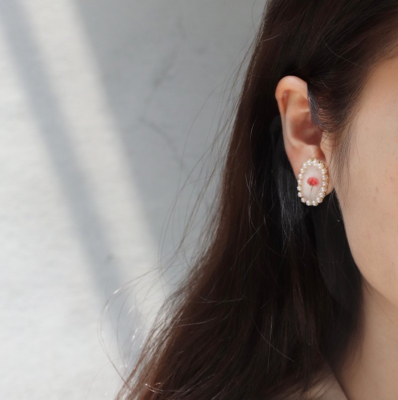 邱比特系列 珍爱 复古珍珠 不对称耳环 - 耳环/耳夹 - 树脂 粉红色