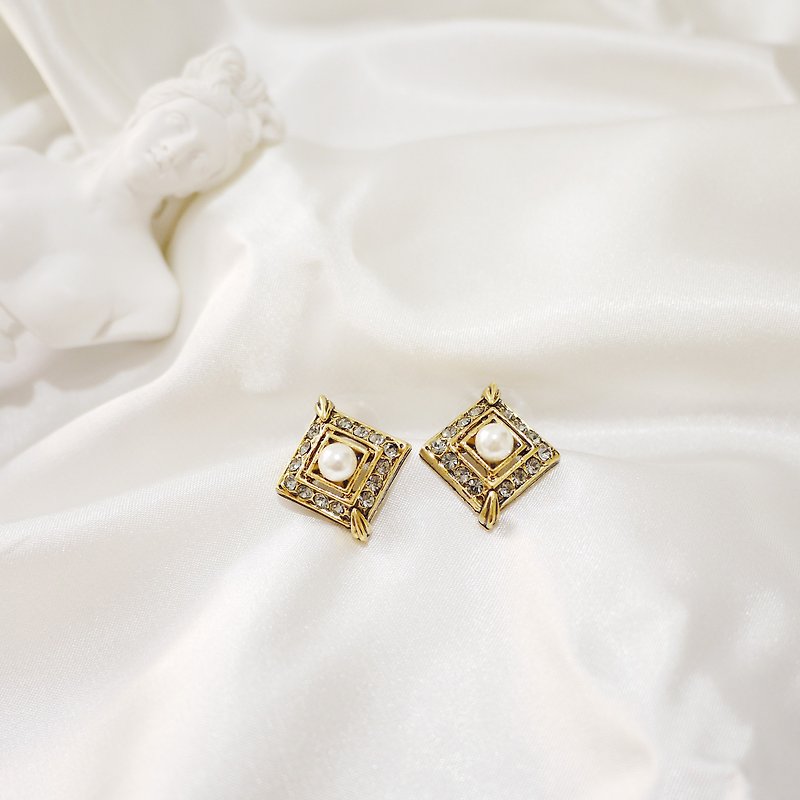 巴黎古典优雅方型珍珠耳环 - 耳环/耳夹 - 其他金属 白色