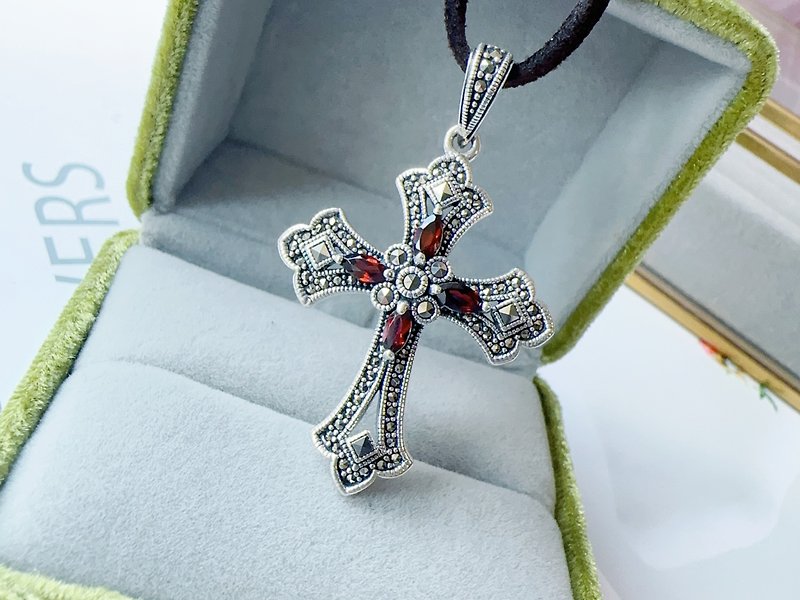 天然石榴石 十字架项链 纯银坠子 马克赛 个性时尚 设计款 - 项链 - 纯银 