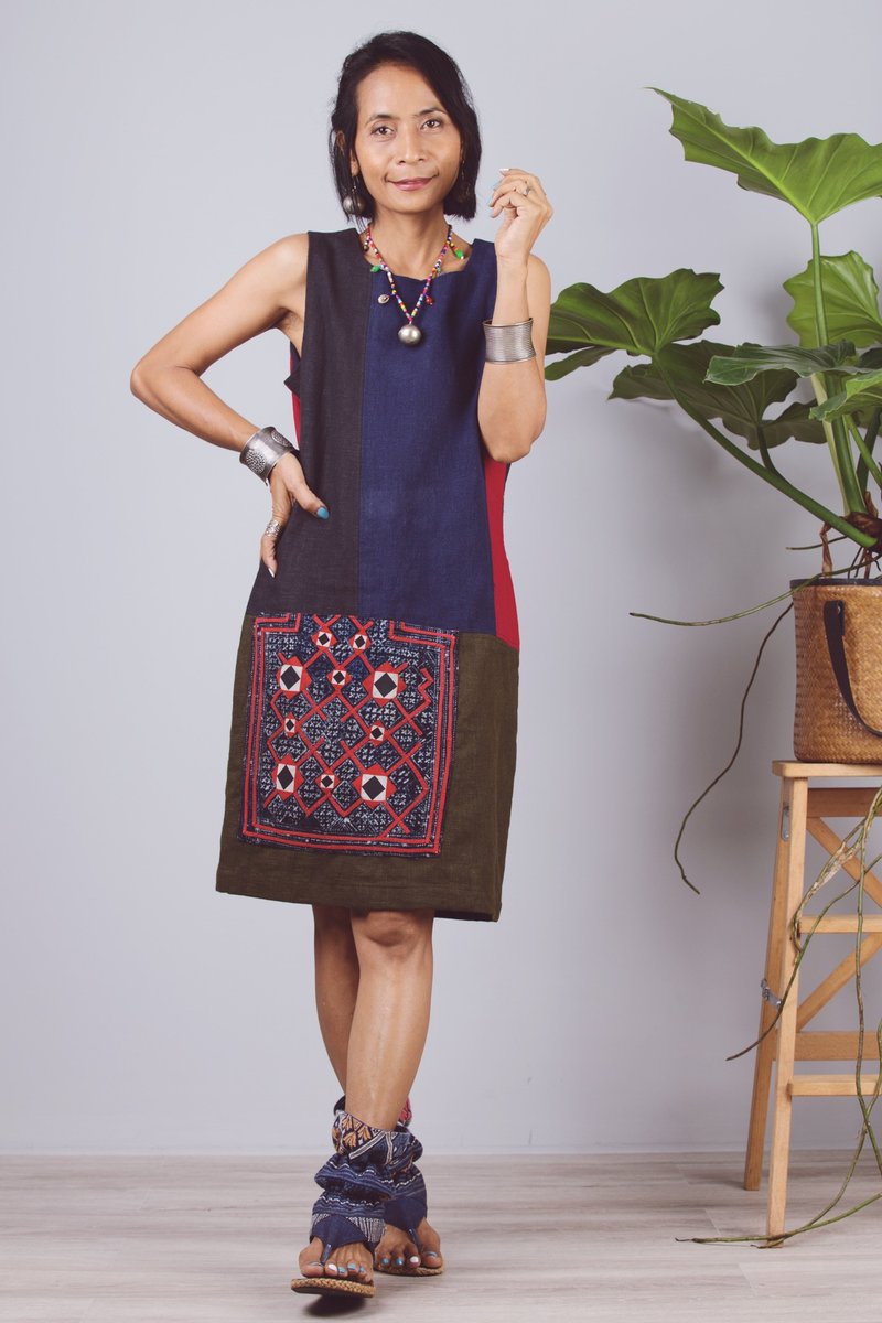 Patchwork Style sleeveless dress in linen hemp, Hmong tribe gimmick - 洋装/连衣裙 - 棉．麻 多色