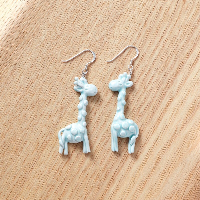 可爱长颈鹿－手工白瓷纯银耳环 - 耳环/耳夹 - 瓷 蓝色