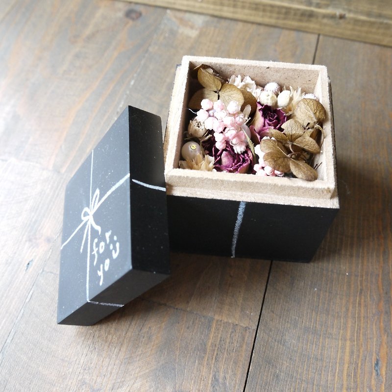 【想给你一个惊喜】干燥花方型木盒 - 摆饰 - 植物．花 黑色