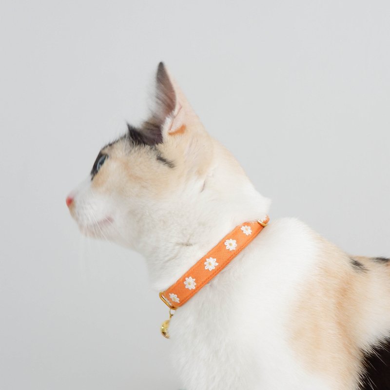 : MINI DAISIES : Orange - Handmade embroidered flower breakaway cat collar - 项圈/牵绳 - 棉．麻 橘色