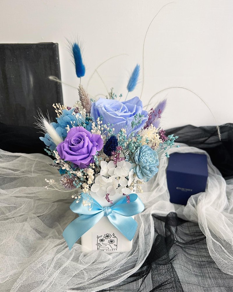 伊登花室 永生玫瑰 满天星 方白瓷干燥桌花 - 干燥花/捧花 - 植物．花 蓝色