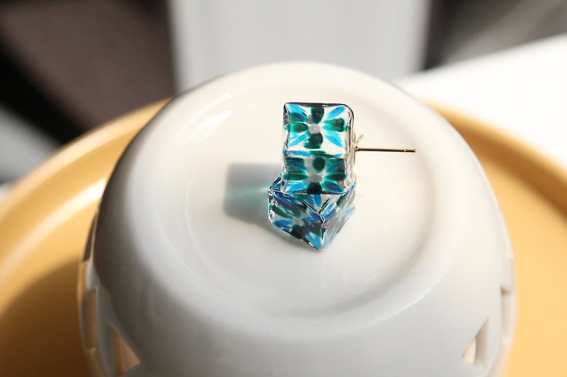 方糖 骰子 葡砖 花的蓝 彩绘玻璃方块 耳钉 - 耳环/耳夹 - 玻璃 蓝色