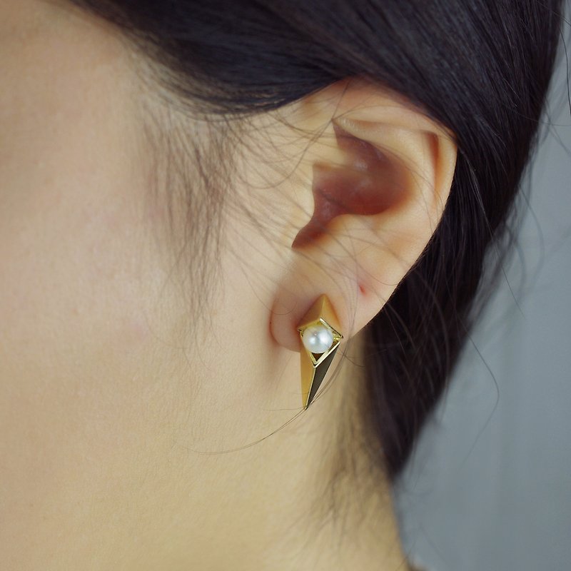 金色三角珍珠耳环 Posh Vega Earrings Gold - 耳环/耳夹 - 纯银 金色