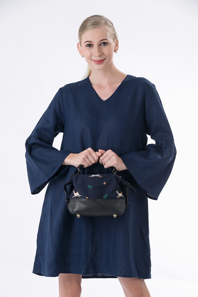 Mini Goat Loose Bag (M) - 侧背包/斜挎包 - 绣线 蓝色