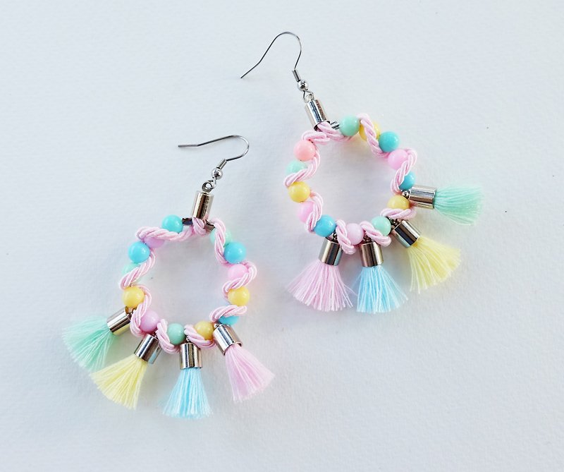 Pastel circle earrings with pastel tassels - 耳环/耳夹 - 其他材质 多色