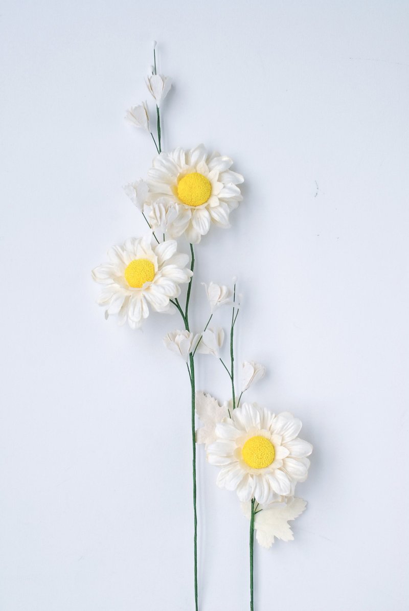 Paper Flower branches, paper daisy flowers, white colors and yellow pollen with  - 木工/竹艺/纸艺 - 纸 白色