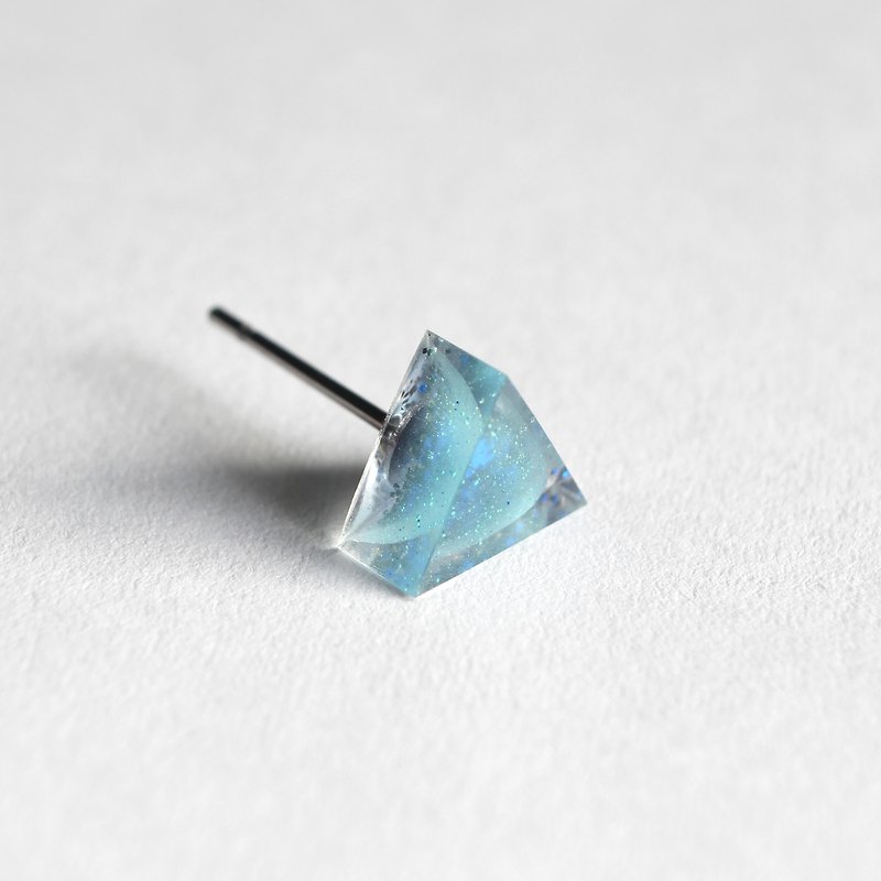 时时刻刻 / 树脂耳环 - 单只 / 三角形 水蓝 透明 - 耳环/耳夹 - 树脂 蓝色