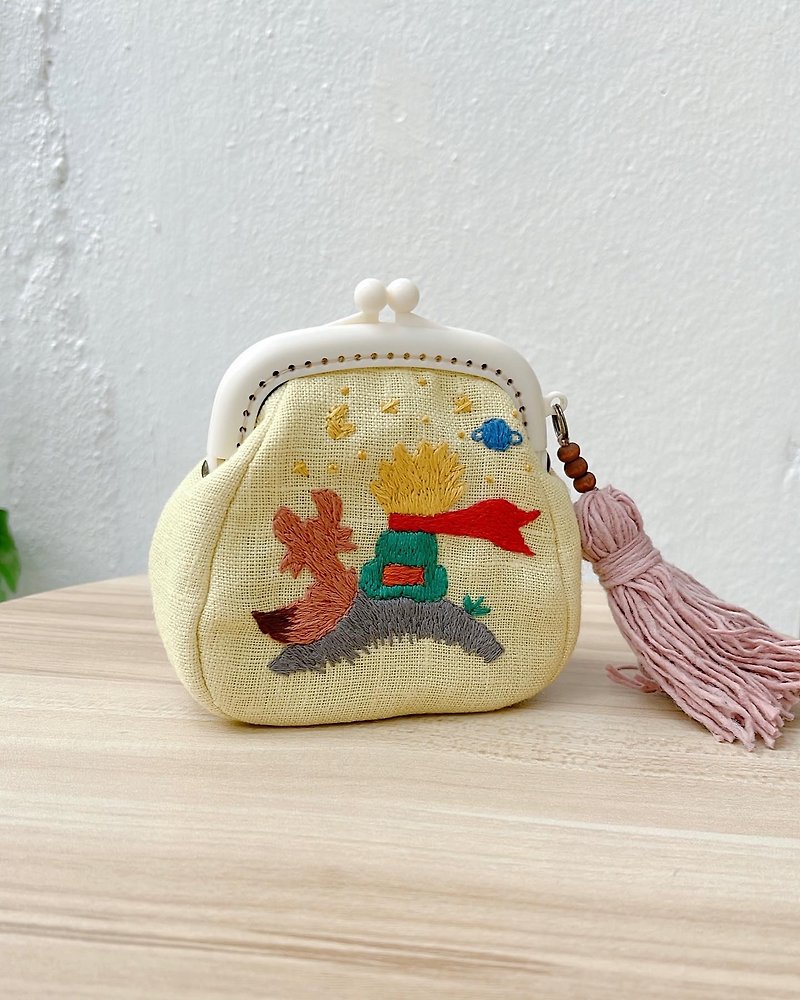 Hand embroidery Little Prince coin pouch . - 零钱包 - 棉．麻 黄色