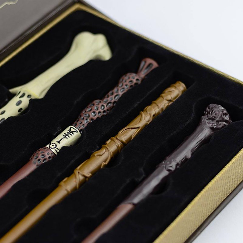 哈利波特 、邓不利多、妙丽和佛地魔魔杖笔四合一限量珍藏版套装 - 圆珠笔/中性笔 - 塑料 