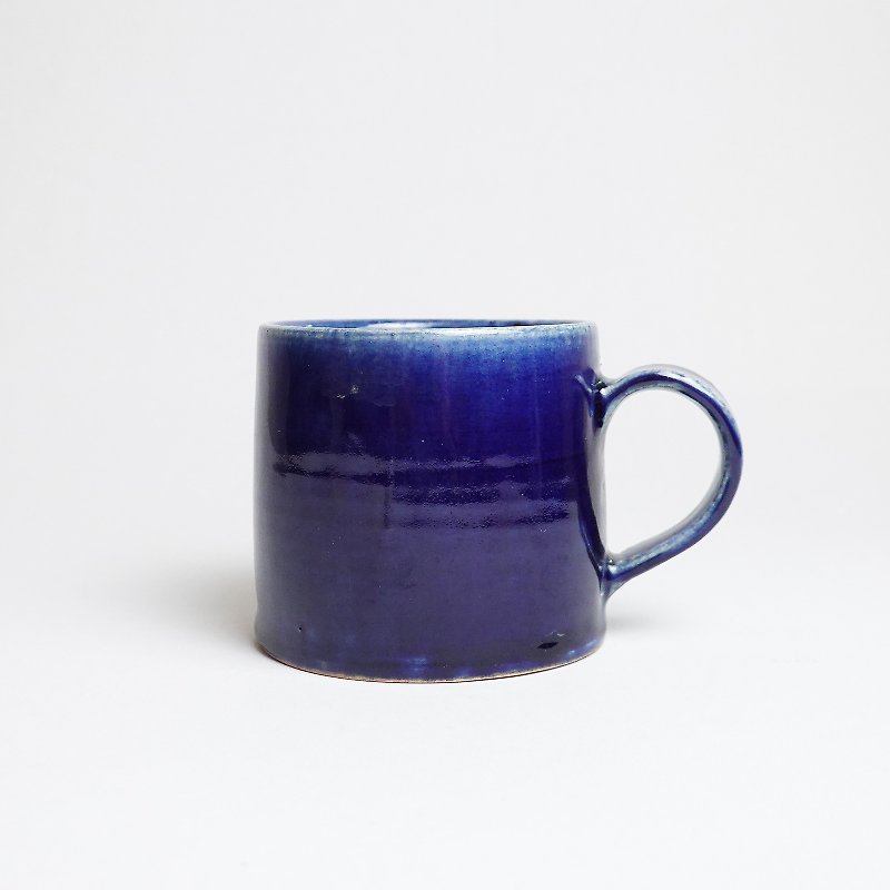 明芽窑 l 柴烧钴蓝把杯 咖啡杯 钴蓝 陶杯 陶艺品 - 咖啡杯/马克杯 - 陶 蓝色