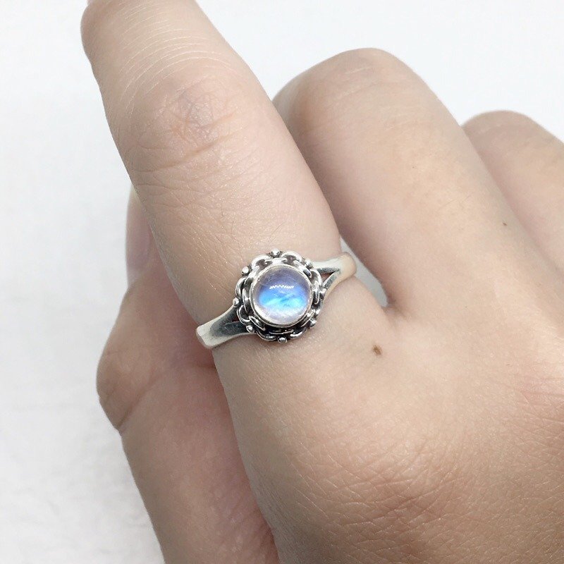 月光石925纯银立体花边戒指 尼泊尔手工镶嵌制作(款式1) - 戒指 - 宝石 蓝色