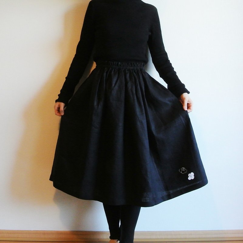 Linen/ gathered skirt Black / white camellia