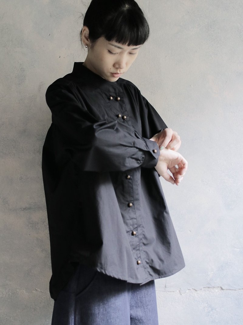 OMAKE.jp 排扣衬衫CookShirt 黑 - 女装上衣 - 棉．麻 白色