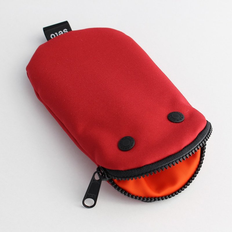 The creature iPhone case　Pencil case　Oval　Red - 化妆包/杂物包 - 聚酯纤维 红色