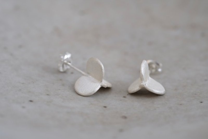 ヤマノイモ(ピアス、小白) - 耳环/耳夹 - 其他金属 银色