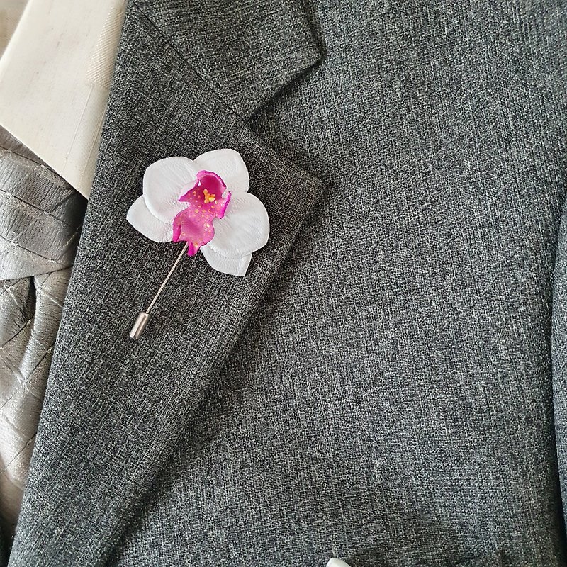 Men's lapel pin white orchid Leather boutonniere 3rd wedding anniversary gift - 胸针 - 真皮 白色