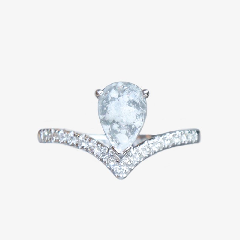 骨灰毛发纪念玻璃 戒指 K金戒指 - 水滴形镶钻设计 - 戒指 - 玻璃 白色