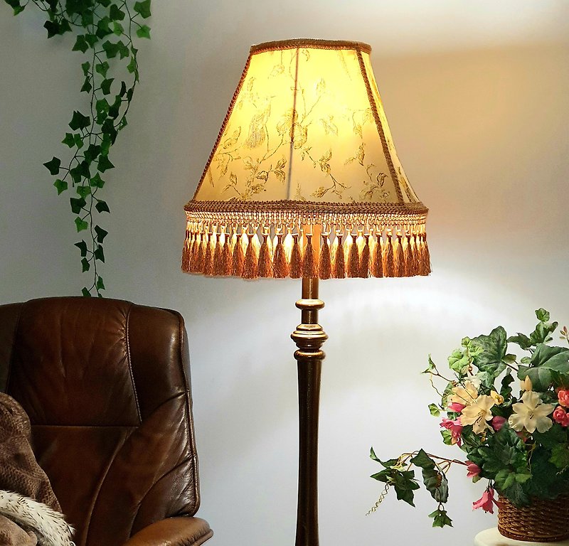 Victorian lampshade, relief pattern in beige-orange-brown colors - 灯具/灯饰 - 其他材质 金色