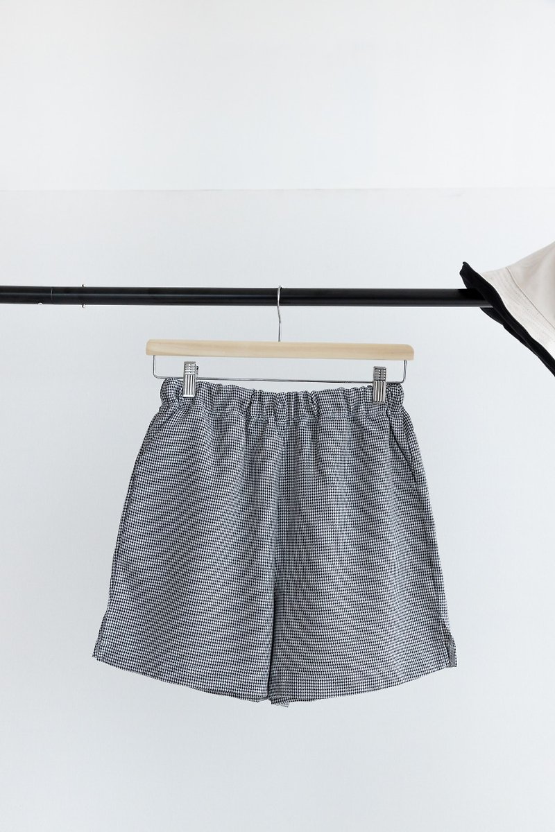 【Off-Season Sales】Comfy shorts (BK/WH) - 女装短裤 - 聚酯纤维 黑色
