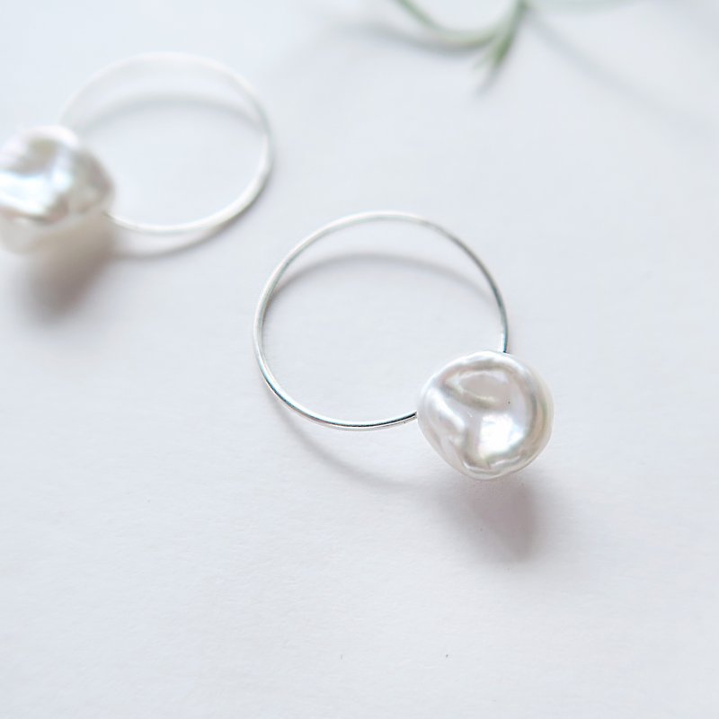925纯银  不规则形淡水珍珠 C圈 耳针 耳环 一对 - 耳环/耳夹 - 纯银 白色