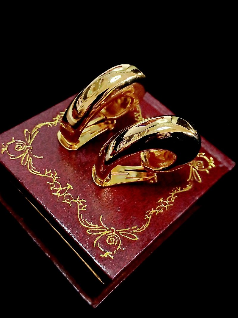vintage jewelry  立体厚金勾型夹式耳环 - 耳环/耳夹 - 其他金属 