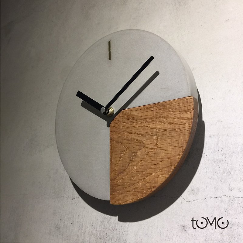 TOMO - 泥与木时钟/白橡木/   时钟 水泥 实木 静音 - 时钟/闹钟 - 水泥 灰色