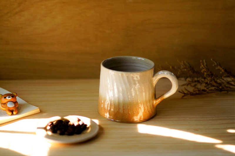 黄昏跳刀山形杯,茶杯,马克杯,水杯,咖啡杯-约350ml - 咖啡杯/马克杯 - 陶 黄色