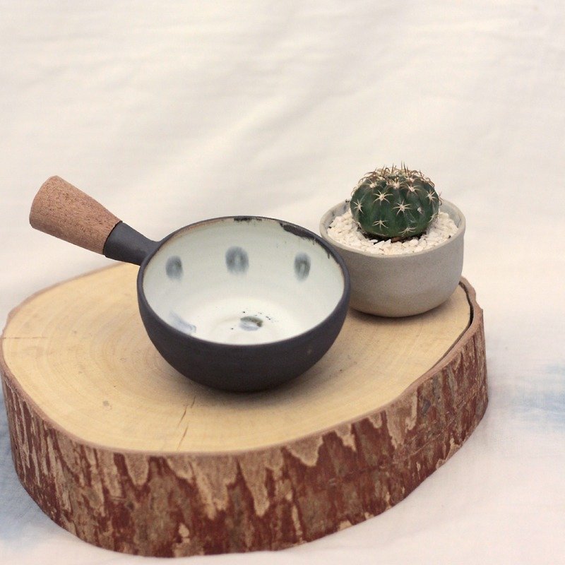 3.2.6. studio: Handmade ceramic tree bowl with wooden handle. - 花瓶/陶器 - 陶 黑色