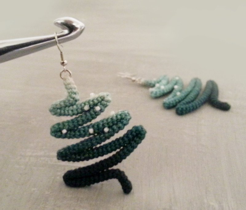 Snowy Pines Christmas Tree Earrings Holiday Party Jewelry Stocking Stuffer - 耳环/耳夹 - 绣线 绿色