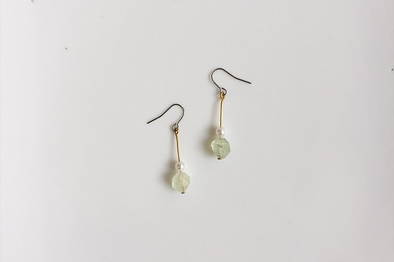 小青葡 珍珠黄铜造型耳环 - 耳环/耳夹 - 宝石 绿色
