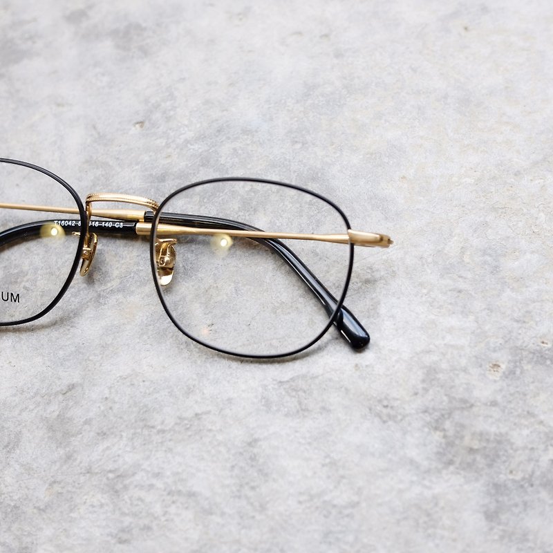 【目目商行】新款 韩国手工钛金属 精致金属设计方框 镜框 黑金 - 眼镜/眼镜框 - 其他金属 