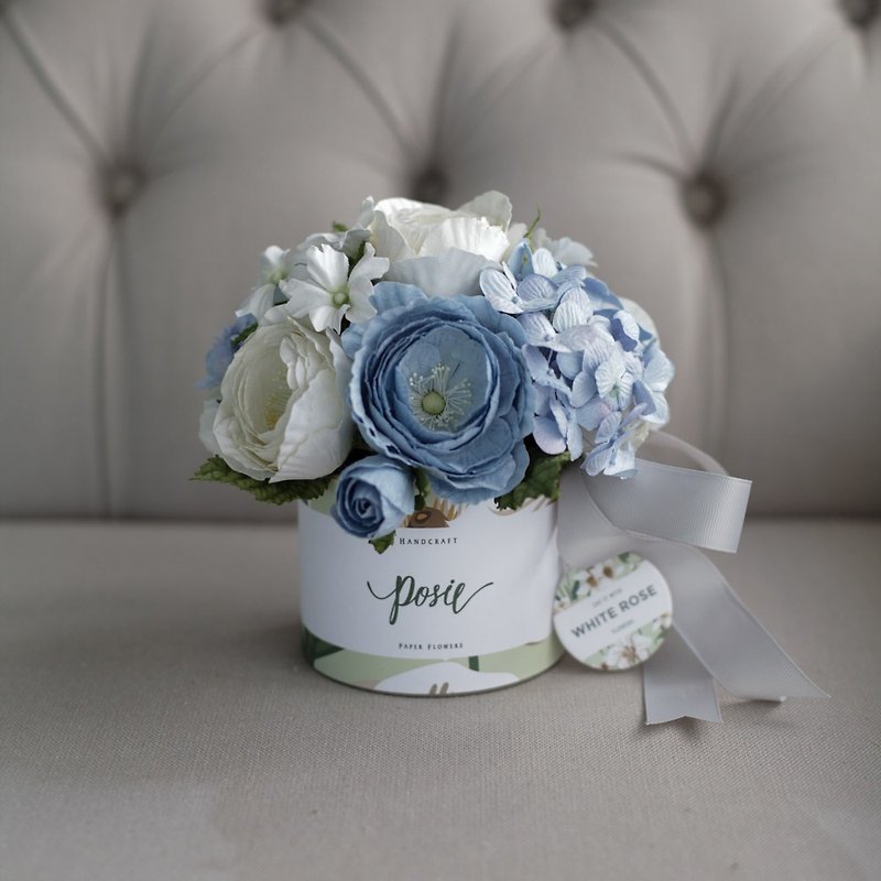 GM218 : White&Blue Flowers Medium Gift Box Aromatic Gift Light Blue Rose Size 7" x 7" - 香薰/精油/线香 - 纸 蓝色