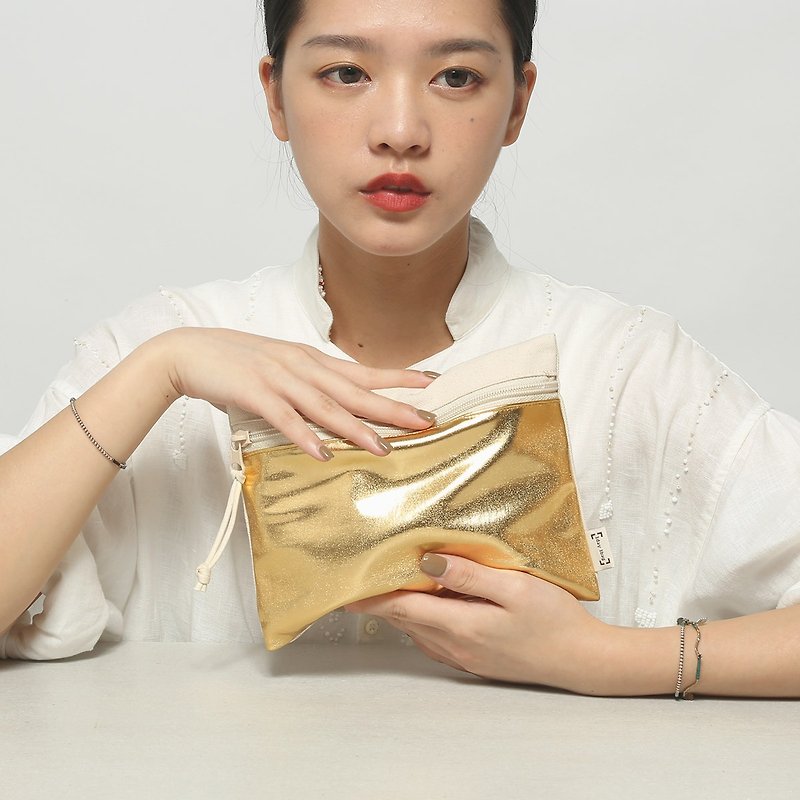 闪耀金 LayBag 瞌睡包 化妆小物收纳包 - 化妆包/杂物包 - 棉．麻 金色