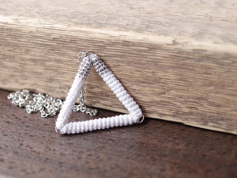 White Silver Triangle Pendant Crochet Necklace  - 项链 - 绣线 白色