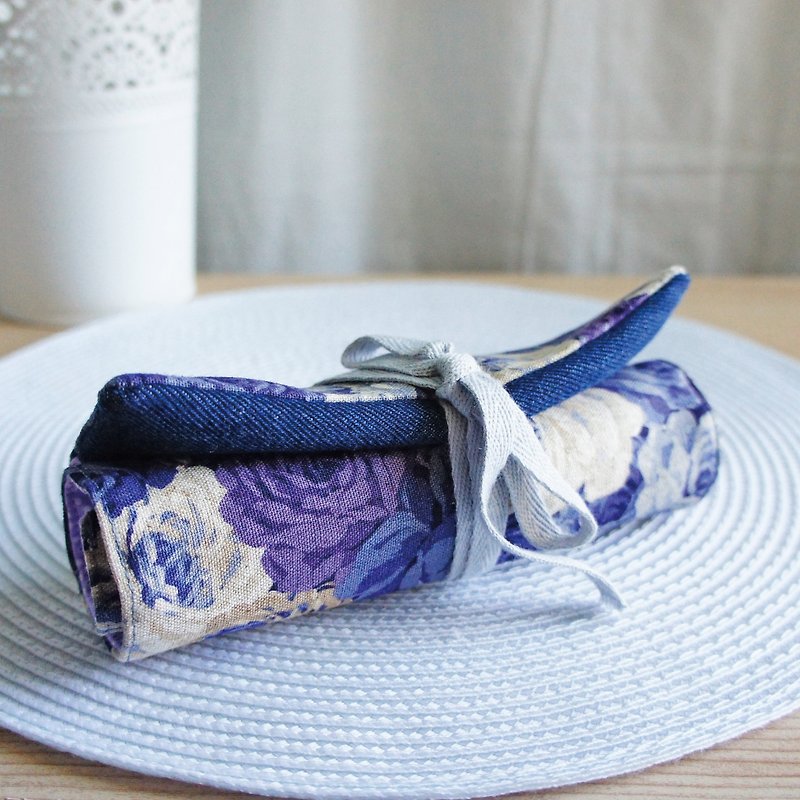 Lovely【日本棉麻布】玫瑰花丹宁牛仔卷轴笔袋、工具袋、渐层紫E - 铅笔盒/笔袋 - 棉．麻 紫色