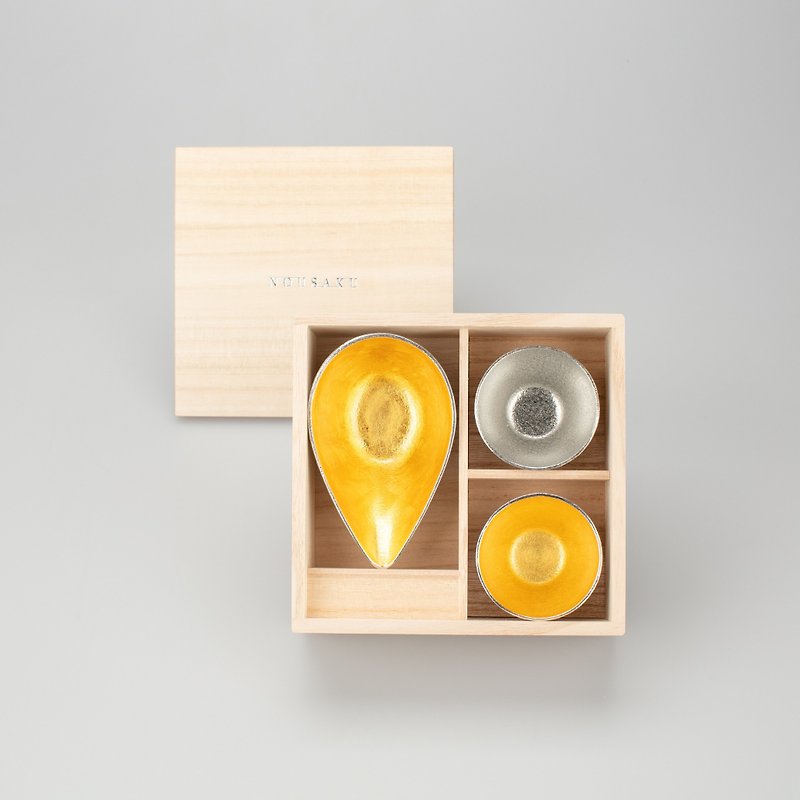 金箔片口盅 - S + 纯锡・金箔清酒杯木盒组 - 酒杯/酒器 - 其他金属 金色