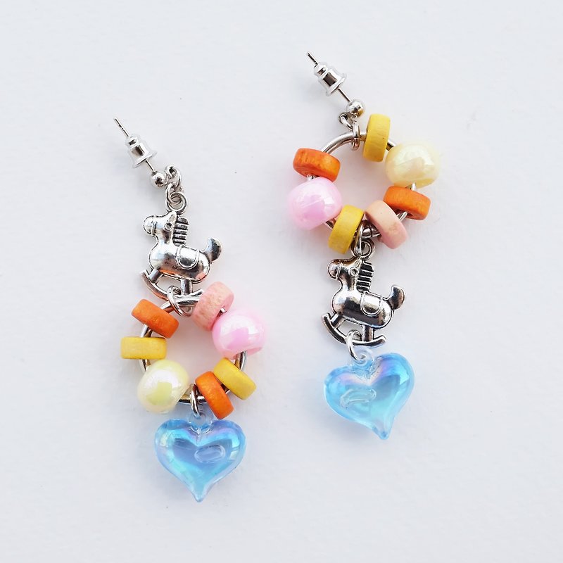 Rocking horse earrings with wooden beads and heart charm - 耳环/耳夹 - 其他材质 多色