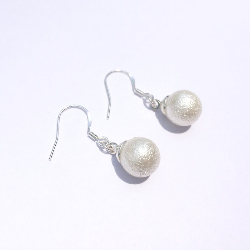【若桑】|飘|棉花糖。空气珍珠。s925银 耳钩/纯银耳环/耳饰。法式耳环 - 耳环/耳夹 - 塑料 白色