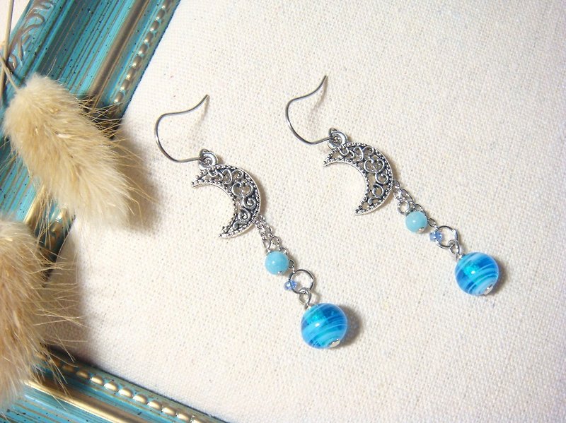 柚子林琉璃 - 琉璃耳环 - 月儿弯弯 - 浅蓝 - 可改夹式 - 耳环/耳夹 - 玻璃 蓝色