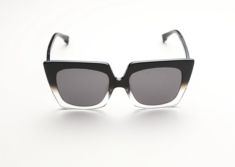 换季特卖YI-MING X BIG HORN 蝴蝶镜框黑色 + 水晶醋酸酯 - 眼镜/眼镜框 - 其他材质 黑色