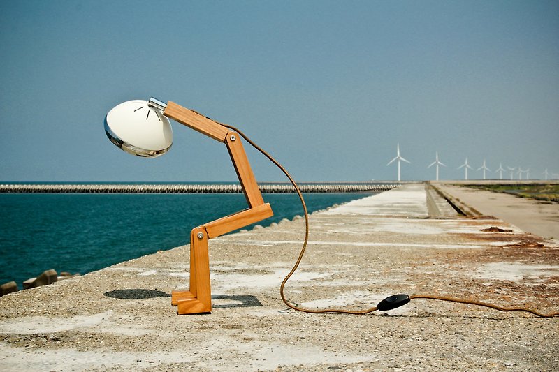 Soyee 设计的机器人灯 LED 梣木桌灯_复古白 - 灯具/灯饰 - 木头 白色