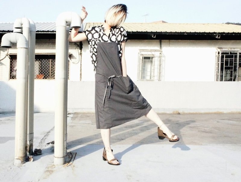 minimal 职人围裙 -- 水泥色防泼水风衣材质 - 女装西装外套/风衣 - 聚酯纤维 灰色