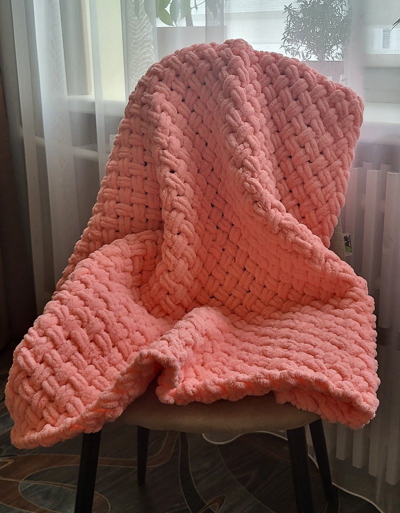 knitted handmade blanket (plaid) pale coral, size 90x100 - 被子/毛毯 - 聚酯纤维 