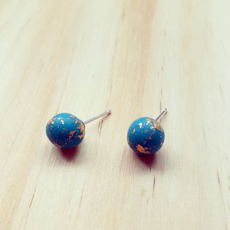 蓝色软陶金箔地球耳针 - 耳环/耳夹 - 陶 蓝色