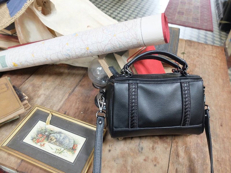 Mini Blacknoir Pan Bag (M) - 侧背包/斜挎包 - 真皮 黑色