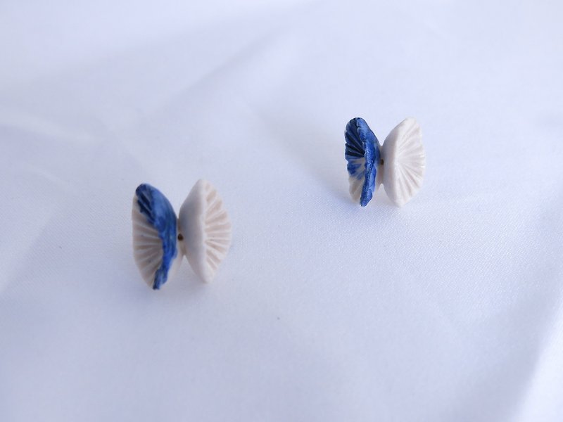 Papillon蝴蝶白瓷纯银耳环 - 耳环/耳夹 - 瓷 蓝色