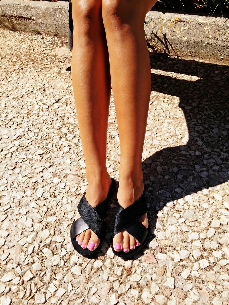 Black Sandals, Greek Sandals Handmade of Genuine Black Leather & Pony Skin. - 男女凉鞋 - 真皮 黑色
